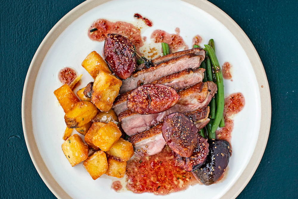 Roast duck breast with figs, rosemary and garlic fried potatoes